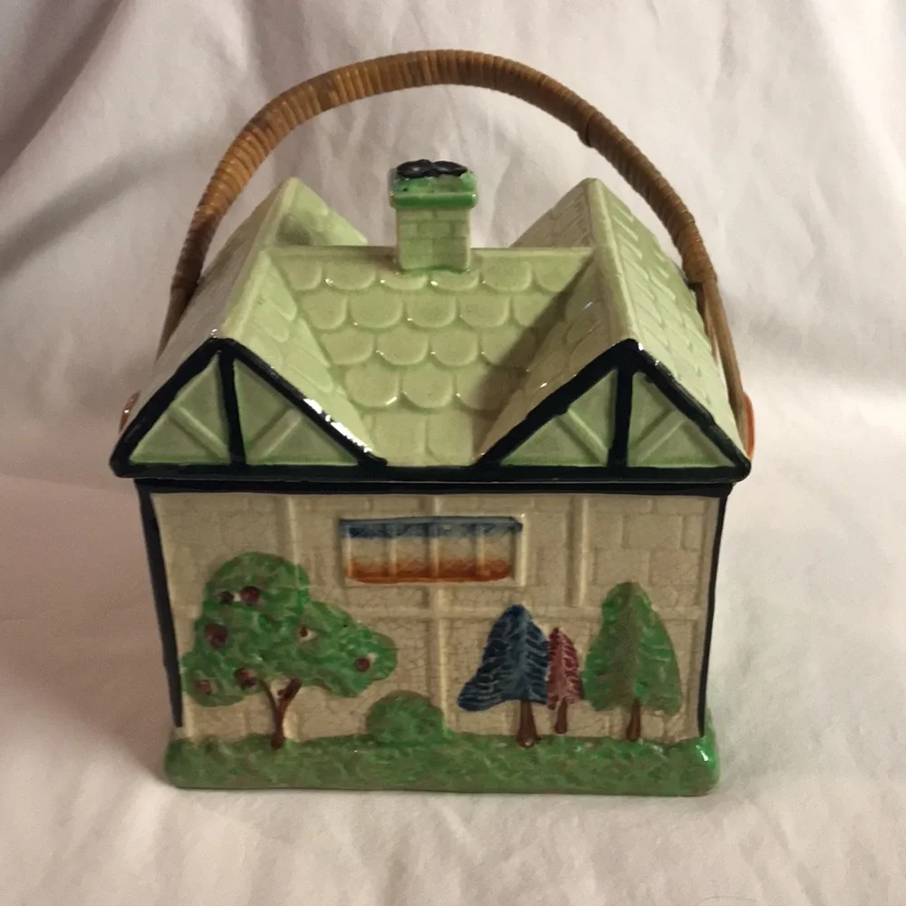 Vintage Ceramic Cottage Ware Biscuit/Cookie Jar Made in Japan